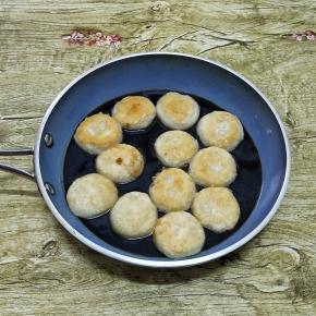 倒入化开的红糖水