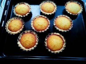 上色均匀后即可出炉，立即脱模，趁热享用