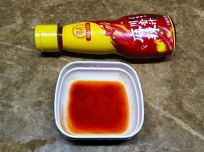 1勺豪吉川香汁加入1.5勺水拌均匀