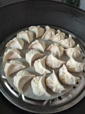 摆好放入锅中冷水上锅蒸15分钟