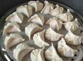 摆好放入锅中冷水上锅蒸15分钟