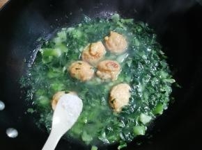 放入少许味精