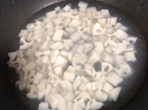 放开水里煮30秒捞出控水备用