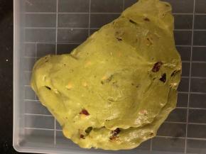 搅拌均匀后放入模具中整形！