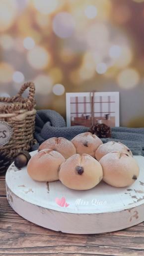 巧克力豆花环面包。