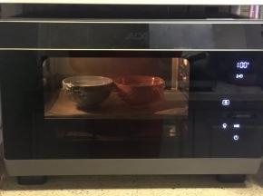 放入蒸烤箱里，选择纯蒸功能100度蒸15分钟。