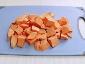 再切小块备用！(块的大小根据个人喜欢)