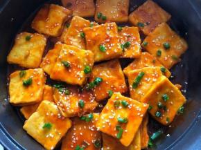 撒芝麻和葱花，装盘开吃啦！