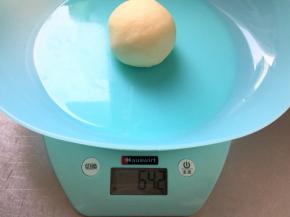 我每个面团大约在64克左右。