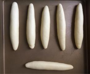 放在烤盘中进行二次发酵。