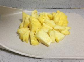 把菠萝切成块