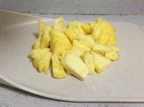 把菠萝切成块