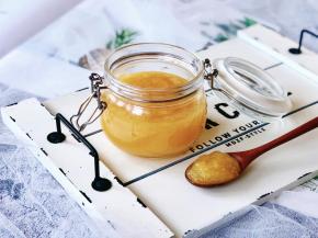 程序结束后，菠萝酱就做好了，放入煮沸过的玻璃瓶里，盖紧，放入冰箱保存。