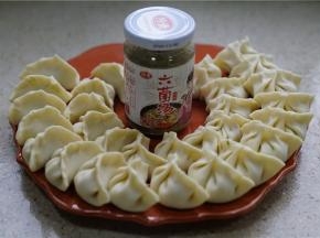 将饺子包好，囤的冻好再分袋。