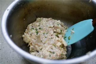 拌至食材融合提味就可以。