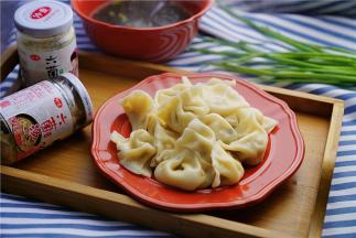 这样子有饺子吃，又有汤喝，吃着好暖和哦。