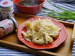 这样子有饺子吃，又有汤喝，吃着好暖和哦。