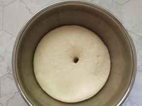 盖上保鲜膜发酵至两倍大