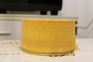 完全凉透后手工或借助脱模刀脱模。