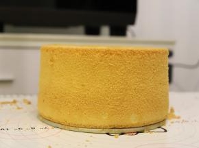 完全凉透后手工或借助脱模刀脱模。