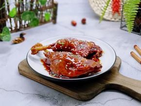 盛出装盘，撒上葱花，熟白芝麻。