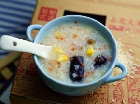 图这样子一份玉米胚芽米甜粥就完成啦。