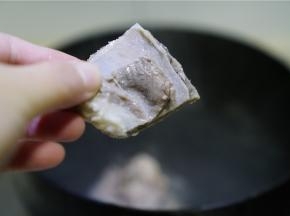 如图就是焯洗好的排骨，这样子的状态就可以用来煲粥。