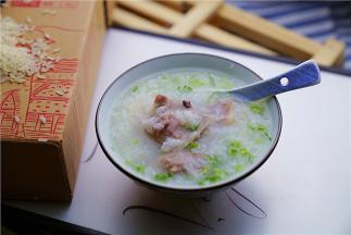 就是这么简单，一份排骨胚芽米粥就完成啦。