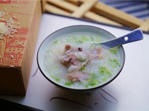 就是这么简单，一份排骨胚芽米粥就完成啦。