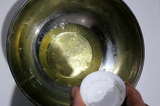 蛋清中加入柠檬汁