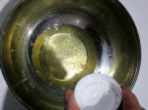蛋清中加入柠檬汁