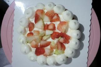 中间放入草莓块