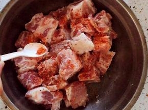 放辣椒粉