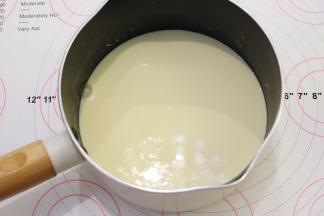 过滤好的布丁液。