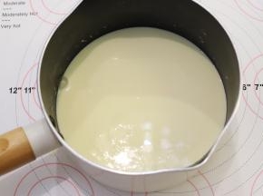 过滤好的布丁液。