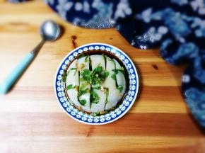 淋上香菜酱汁