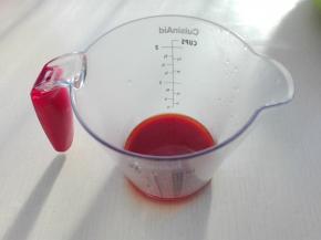 将其过滤只要其烧好的汁，放凉待用。