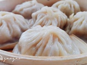 非常的好吃，儿子边吃边说：妈妈，你别都吃了呀，不然我都没有了。
