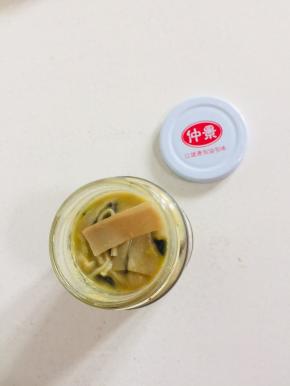 准备一瓶仲景六菌汤。（六菌汤6分钟，元气满满好轻松）