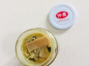 准备一瓶仲景六菌汤。（六菌汤6分钟，元气满满好轻松）