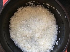 将大米清洗一遍