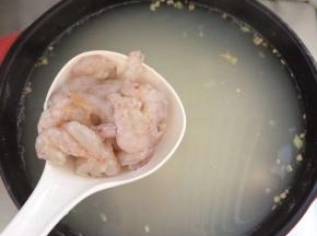 加入鹰爪虾虾仁。
