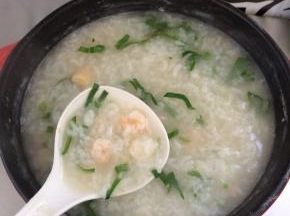 用勺子拌匀即可，关火。