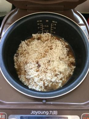 放入浸泡好的大米