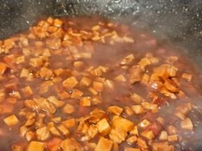 待汤汁变粘稠即可。无论拌面拌饭都是不错的。