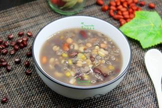 浓稠顺滑的甜味腊八粥就好了。