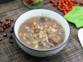 浓稠顺滑的甜味腊八粥就好了。