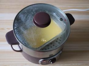 放入蒸锅，出蒸汽后继续蒸20分钟左右即可；