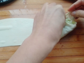 将另一头再折叠过来