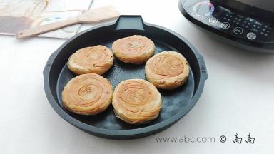 烙制两面金黄色即